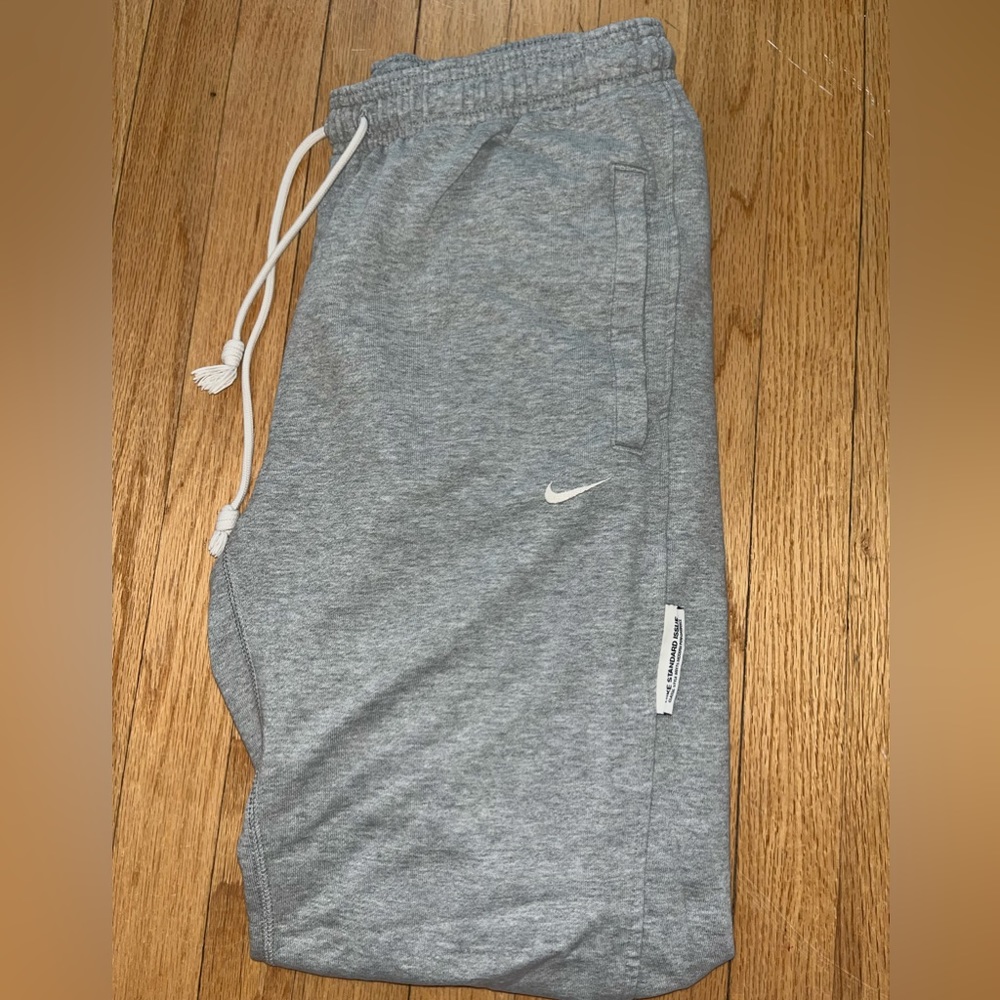 Nike Dri-Fit gray sweatpants size Men’s Medium
